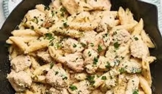 Half Tray Penne Alfredo with Chicken.